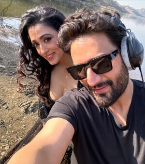 Shekhar Ravjiani Instagram - BANI THANI available on all streaming platforms 
@garuudaamusiic 

@adya_singssss @irismaity7 @anvita_dee @rish_sharma 

#music #love #pop #indiepop #indie #indiemusic #dance #udaipur #dj #recordlabel #artist #picture #carousel #memories #indianidol #lyrics #stream