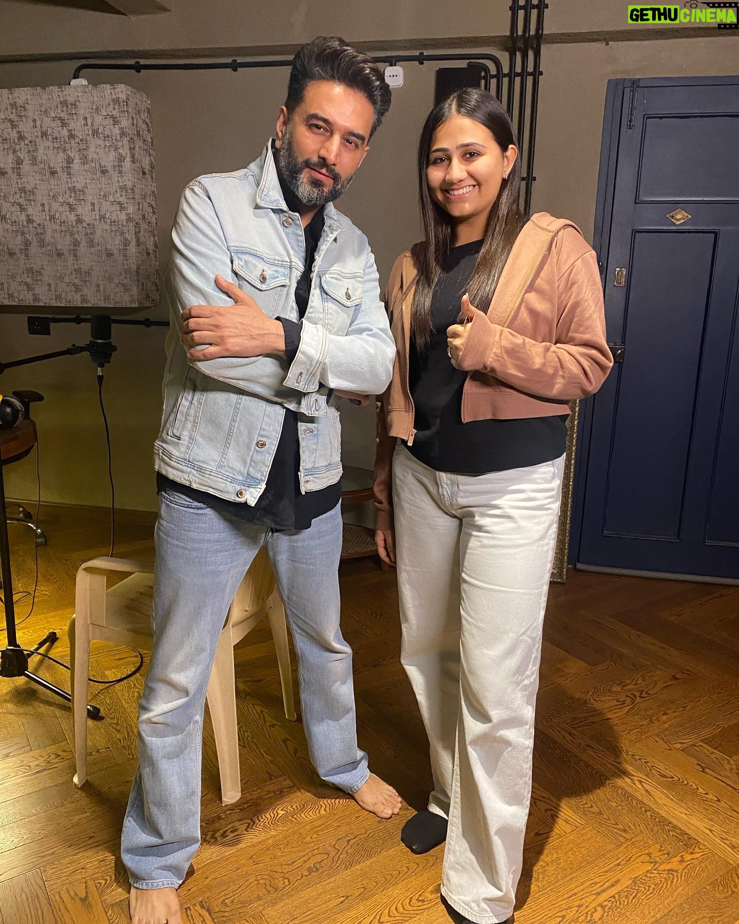 Shekhar Ravjiani - 58.1K Likes - It’s been 1 month since #banithani ‘s release❤️
A big thankyou to each one of you! You guys showed so much love and support throughout by listening to and sharing the song! ❤️🙏🏻
Thankyou so much @shekharravjiani sir! This song is the first song of my life and it will always be a core memory because not only is it beautiful but also because you were there! I’ve grown up listening to you, love all your albums! This memory will always make me very emotional! The journey from you coming to Idol, choosing me to then meeting me at your home studio, recording the song and finally hearing the output together has been so much fun and informative! I am at a loss of words to express my gratitude towards you! Thankyou so much for trusting and believing in me!
You’re the best❤️
Always a biggg Fan!🫶🏻🧿
Especially the day when I was going back to Delhi and met you before going to the airport, that day still keeps rewinding in my head! You have so much humility and love inside of you and you don’t fear from sharing it with the world which makes you even more special! My mom is also sending lots of love and prayers to you❤️
Thankyouuu @garuudaamusiic @anvita_dee ma’am, @rish_sharma and @mixedbyhanish for this! Sending loads of love to all of you!❤️
#banithani #shekharravjiani #adyamishra #indianidol #indianidol14