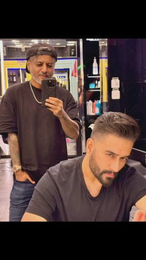 Shekhar Ravjiani Instagram - A New Day .. A New Vibe 🙌💇‍♂️😍💈🎵

@shekharravjiani 
@aalimhakim 

#shekharravijani #aalimhakim