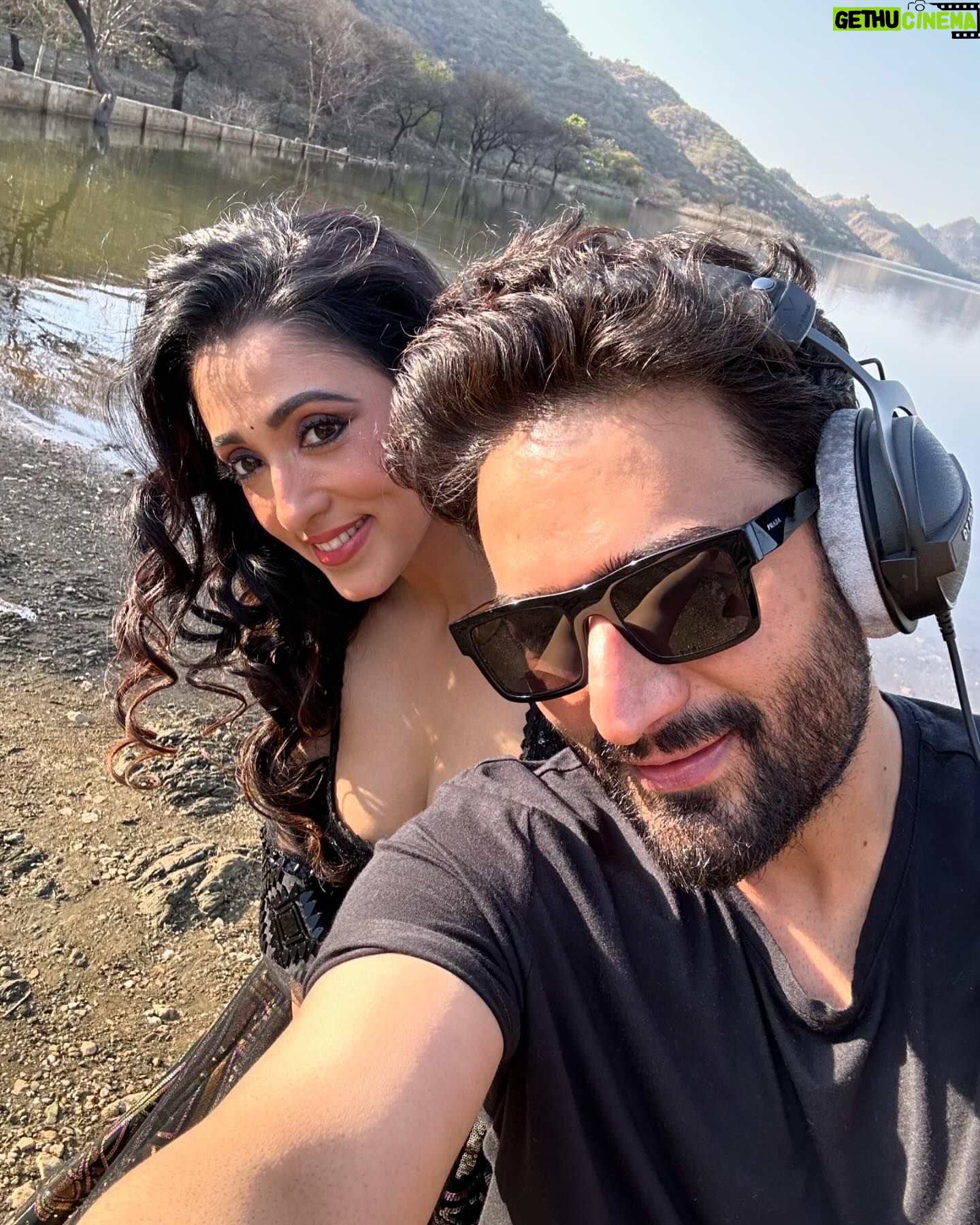 Shekhar Ravjiani - 42.5K Likes - Celebrating the joy and magic of the journey of creating and shooting “Bani Thani”and all the beautiful people who took this crazy ride with me! Big love to you all!
Thank you for loving and sharing this song. And if you haven’t heard the song yet, check it out now! ❤️🦅
And always Maa ka Ashirwad in the last pic! 🙏