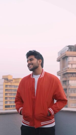 Shekhar Ravjiani Instagram - I first heard this song as a young kid starting out and in a way, life really has come full circle. Thank you @shekharravjiani for your generosity 🙏 
I’m a huge fan of everything @karankanchanmusic does, he’s really added magic to this🫡
Hope this song makes all of you feel the way i felt, when i first heard it 10 years ago. 
Zehnaseeb. Coming soon ♥️