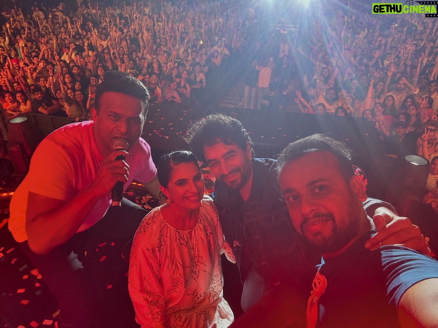 Shekhar Ravjiani - 2.9K Likes - And the wrap up selfie .. Vishal and Sheykhar Live in Concert Pune.
@vishaldadlani @shekharravjiani
#vishalandshekharlive #shekharravjiani #vishaldadlani #urbaneshows #abhishekulkarni #chahatdalal