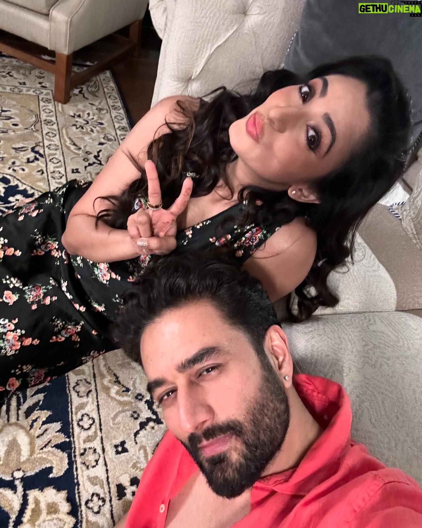 Shekhar Ravjiani - 42.5K Likes - Celebrating the joy and magic of the journey of creating and shooting “Bani Thani”and all the beautiful people who took this crazy ride with me! Big love to you all!
Thank you for loving and sharing this song. And if you haven’t heard the song yet, check it out now! ❤️🦅
And always Maa ka Ashirwad in the last pic! 🙏