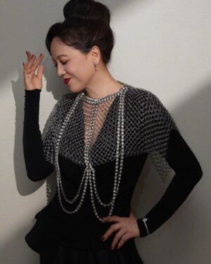 Sheren Tang Instagram - 我剛入行就自帶古典氣質，所以復古造型于我是手到拿來的🥰
#我和春天姚小蝶重現😆