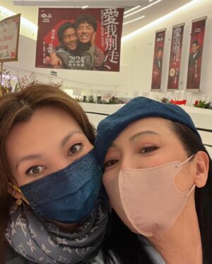 Sheren Tang Instagram - 這個星期都很熱鬧，看見愛我的你們送上各種為我慶生的心意，真的感到無比幸福❤️我會一一看完的。今日一整天都會跟主內姐妹們相交，工作、團契和晚飯，我向來不是一個喜歡大肆慶祝的人，感恩生命來到今天仍然非常豐盛，常常喜樂很少憂愁，有主愛、有親人朋友的愛，有粉絲愛、我也勇於去付出愛；最希望未來的人生過得更有意義。從「自我」學習少些我我我，盡力減少慾望，減少浪費地球資源，做多些對人有益的事。人生階段不同對工作的看法和要求自然不一樣，懂得愛是什麼，懂得愛惜自己，擇偶才會寧缺毋濫，拍戲同樣。非常感動很多粉絲都祝福我繼續過自己喜歡的生活；你們會做更好的自己，我也一樣✌🏼
相信只要我繼續做演員一定再有天作之合的，演戲才能是上天賜予，祂也會為我安排怎樣用最好。如今的人生階段不想只為賺錢或自我成就，更想做出多些美好的事與大家共享。我要開始去忙了，你們繼續happy！
#今天未拍照只能送上Kit與我提早慶生的照片😜
#愛你們😘😘😘♥️♥️♥️