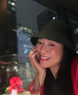 Sheren Tang Instagram - 情人節要做一個有情人，你猜我今天跟誰過？#祝大家情人節快樂❤️