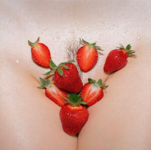 Sherry A. Ross Instagram - “You are what you eat” is an idiom for all things body-related. It’s important to remember that a fragrant vagina is perfectly healthy. Ultimately, the taste depends on its pH levels — a ‘normal’ pH balance is slightly acidic which helps protect the vagina from infections and odors. The vagina is not meant to smell like a rose garden, the key is to know what your ‘normal’ smells like. The good news is that there are foods that can actually add a sweet smell or taste to the vagina f fresh fruits (especially pineapple!), vegetables, whole grains, Greek yogurt, and [drinking] plenty of water can be great for general health... and a sweeter-tasting V!

📸: @hanna_panchenko