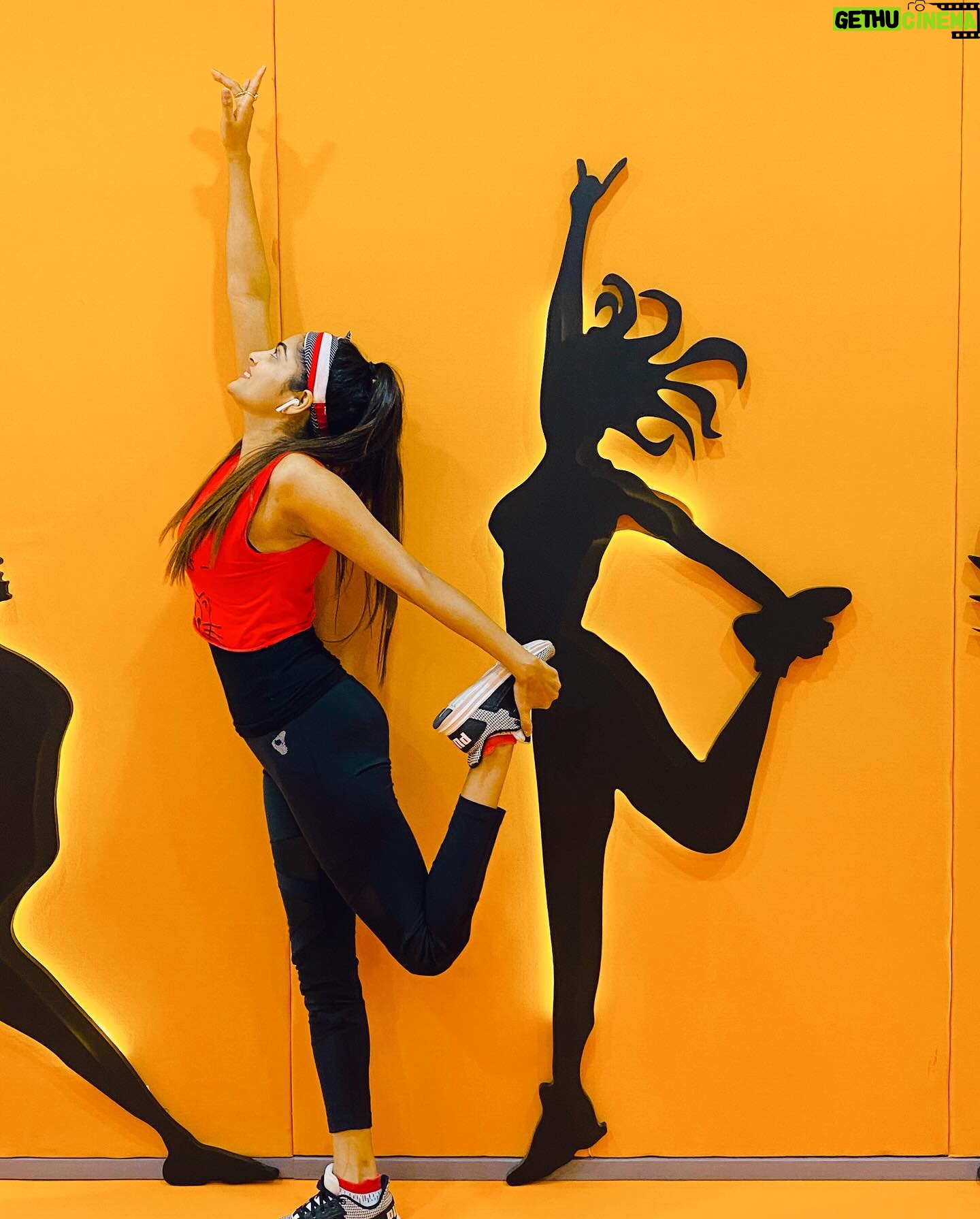 Sherry Agarwal - 111 Likes - Consistency is more important than starting it up…!!!
*
*
*
*
*
*
*
#fitness #gym #fitnessmodel #gymmotivation #workout #stretching #flexibility #bodyweight #workhard #gymlife #gymmotivation #gymrat #gymgirl #gymlifestyle #mood #sherryagarwal