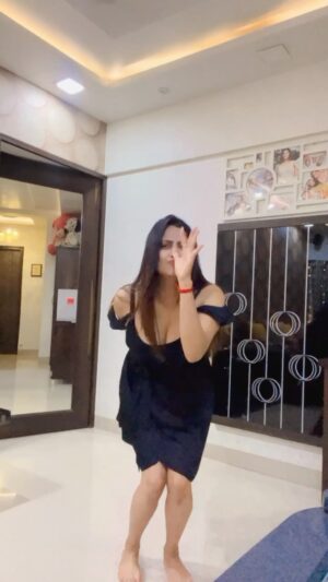 Sherry Agarwal Instagram - Happy girls are the prettiest…!!!
*
*
*
#viralvideos #fyp #viralpost #beauty #kerala #picoftheday #dance #art #cute #mumbai #funny #onlineshopping #foryoupage #comment #fashionblogger #youtube #meme #trendy #nature #followme #lifestyle #tamil #life #photoshoot #reelsinstagram #new #motivation #sherryagarwal #instafashion #share
*