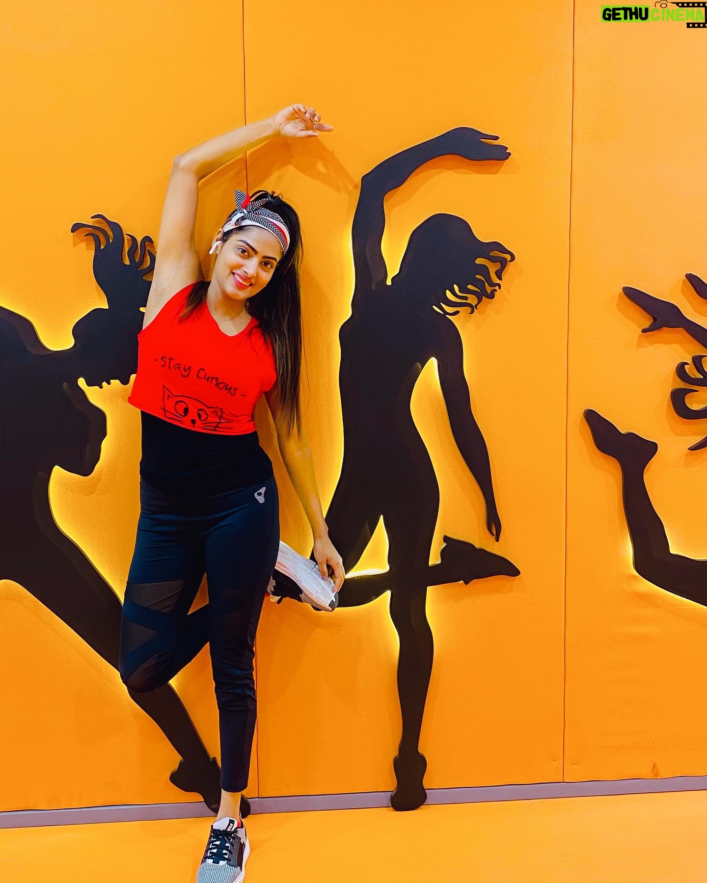 Sherry Agarwal - 111 Likes - Consistency is more important than starting it up…!!!
*
*
*
*
*
*
*
#fitness #gym #fitnessmodel #gymmotivation #workout #stretching #flexibility #bodyweight #workhard #gymlife #gymmotivation #gymrat #gymgirl #gymlifestyle #mood #sherryagarwal