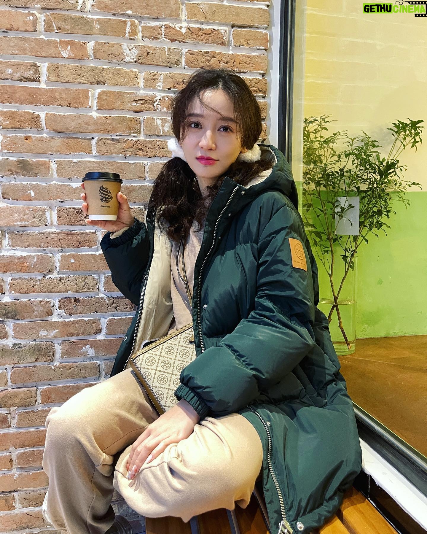 Shi Shi - 194 Likes - 🍵
#toryburchsport #施诗kira