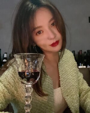 Shi Shi Instagram - 举杯 🍷