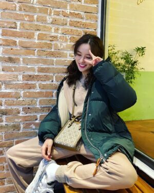 Shi Shi Instagram - 茶里茶气🍵
#toryburch #施诗kira #ootd
