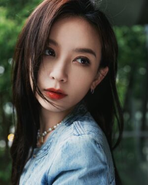 Shi Shi Instagram - 💙💙💙🤍🤍🤍
#施诗kira #shishi #apmmonaco