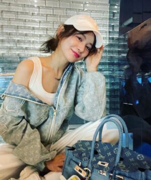 Shi Shi Instagram - 💙
