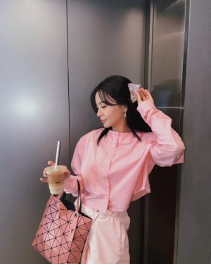 Shi Shi Instagram - pink 💓

#isseymiyake #施诗kira #ootd #shishi