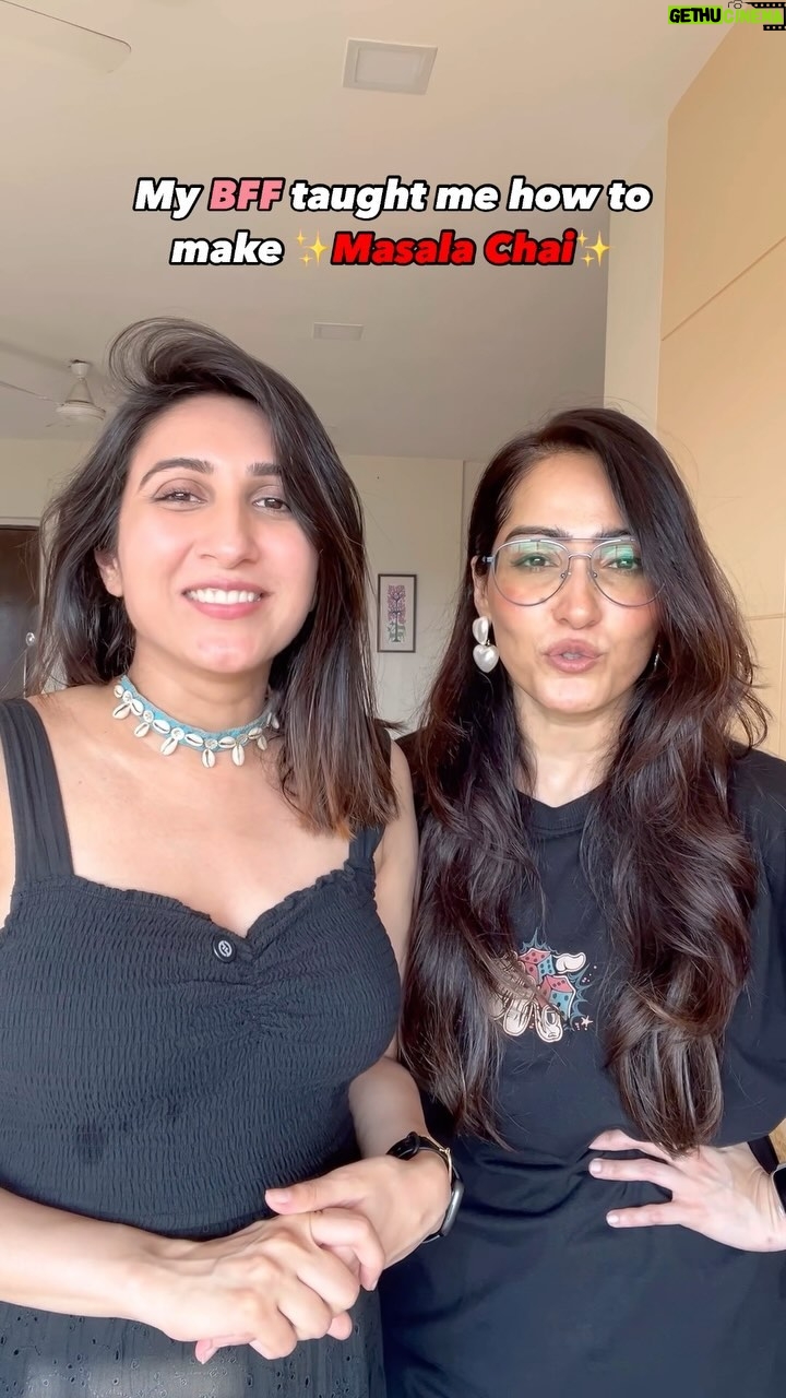 Shibani Bedi - 5.3K Likes - Recipe theek hai chai ki?? Comments mein bata dena mujhe aur @kritivij ko!
My shirt is by @friday_rituals
.
.
.
#chai #bff #masalachai #tea #tealover #shibanibedi #kritivij #friendship
(Chai, tea, desi, Shibani Bedi, Kriti Vij)