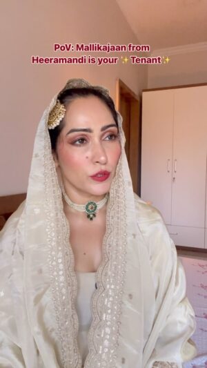 Shibani Bedi Instagram - Lajjo, ‘eager to please’ begum naa banein!!
.
.
#heeramandi #heeramandionnetflix #funny #shibanibedi #reels #reelsinstagram #explorepage #explore #netflix 
(Shibani Bedi, Heeramandi, Netflix, actor)