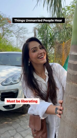 Shibani Bedi Instagram - Sunday ho ya Monday, roz ke hain yeh ande 🫠
.
.
.
#dating #single #marriage #unmarried #singlelife #relationships #shibanibedi #reels #explore 
(Single, relationships, Shibani Bedi, Reels)