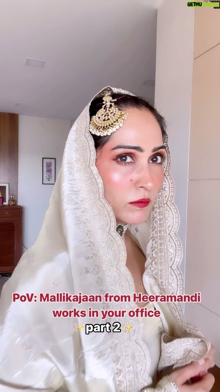 Shibani Bedi - 21K Likes - Bibbojaan, bare minimum begum na banein!
.
.
.
#heeramandi #heeramandionnetflix #mallikajaan #shibanibedi #netflix #slb #bollywood
(Heeramandi, Netflix, web series, Bollywood, Shibani Bedi)
