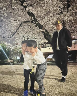 Shido Nakamura Instagram - お花見
#夏幹
#陽喜
#獅童