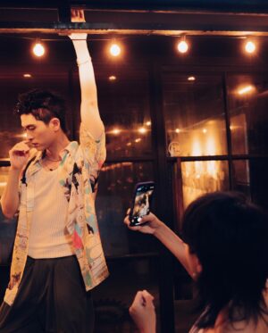 Shih Chih Tian Instagram - 關於川燙鮭魚，其實也是小酌怡情
@yclin90 @jingandyen.official @anthonyfilmproduction @stevenchiang7882 
#小菁與言言