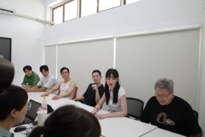 Shih Chih Tian Instagram - 身為一個台語基礎 0 的人，要準備搭上火車，前往舒適圈以外了。平安順序，期待一個自由的俊良🌞🤘

#火車來去 #李岳峰導演 
@sandroparis