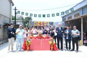 Shih Chih Tian Instagram - 身為一個台語基礎 0 的人，要準備搭上火車，前往舒適圈以外了。平安順序，期待一個自由的俊良🌞🤘

#火車來去 #李岳峰導演 
@sandroparis