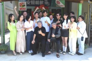 Shih Chih Tian Instagram - 身為一個台語基礎 0 的人，要準備搭上火車，前往舒適圈以外了。平安順序，期待一個自由的俊良🌞🤘

#火車來去 #李岳峰導演 
@sandroparis