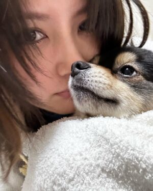 Shiho Instagram - さむいし乾燥すごいし、みんな体調や火事には気をつけてね❕

今日で仕事納めの人もおおいのかな
みんなよい年末を🫡🤍また来年〜💙🤍