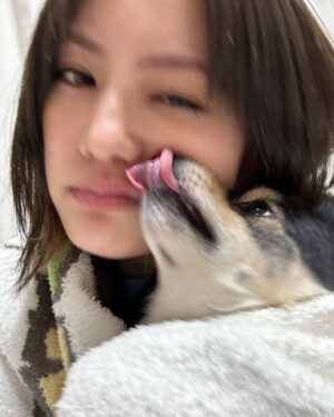 Shiho Instagram - さむいし乾燥すごいし、みんな体調や火事には気をつけてね❕

今日で仕事納めの人もおおいのかな
みんなよい年末を🫡🤍また来年〜💙🤍