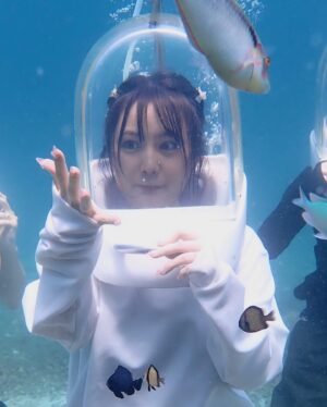 Shiho Instagram - ヘルメットまじ重かった😮かぶった瞬間、肩取れるかと思った😮