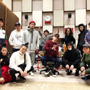 Shiho Watanabe Instagram - NHK FM 今日は一日RAP三昧、ほんま楽しかったっす🙏🏻当初、私はコラムコーナーのみの出演の予定だったのですが、急遽本番の生放送に飛び入りさせて頂くことに！5時間以上、ヒップホップ・トークをさせて頂き感無量です。ライムスター、そして @badhop_official のスタジオ・ライブも激アツだった！ヒップホップ文化、ラップ・ミュージックへの愛がさらに深まった一日でした🌹そして何より、 @yanatake さんにはゆっくり休んで頂きたいです💦ありがとうございました🙇🏻‍♀️