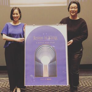 Shiho Watanabe Instagram - What an honor to be a host for Kanye West’s movie #JesusIsKing Japan Premier! 540  seats were all sold out ant it was breaking world records of JIK movie attendance per a night🏆
#2019recap 
カニエ・ウエストの作品にちょこっとでも関わることが出来たのは本当に光栄でした😭ジェーン・スーさんとのトークショーも実現出来、感無量🙏🏻540席ほどが完売し、「ジーザス・イズ・キング」一回あたりの動員数においては世界一の記録だったそうです！！