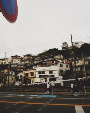 Shiho Watanabe Instagram - Started 2019 in Setouchi / Onomichi and it felt soooo right🐈⛴ 今年も頑張ろう💰
Spotted @monolom @log_onomichi (recommended by @noriko1107 💞) 📸 by @shintarokurokawa

#onomichi #setouchi #seasight #sightseeinginjapan #尾道 #広島 #瀬戸内海