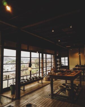 Shiho Watanabe Instagram - Started 2019 in Setouchi / Onomichi and it felt soooo right🐈⛴ 今年も頑張ろう💰
Spotted @monolom @log_onomichi (recommended by @noriko1107 💞) 📸 by @shintarokurokawa

#onomichi #setouchi #seasight #sightseeinginjapan #尾道 #広島 #瀬戸内海