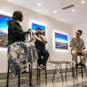 Shiho Watanabe Instagram - 2019.8.24 cherry chill will. "Blue Saudade” Talk Session @APPLEBUM ART GALLERY
That was really cool to be a part of this project🙏🏻 thanks @cherrychillwill @shintarokurokawa and @applebum_tokyo 🍎
We were filming @hiphopdna_jp Panel series as well📺 
APPLEBUMでのトークショウ、ccwさんと黒ちゃん、お酒でも飲みながら延々と話していたいようなヴァイブスでした🍎どうもありがとうございました🙏🏻 #Applebum #talkshowhost