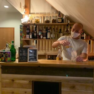 Shiho Watanabe Instagram - いつか訪れてみたいな〜と思っていた @onpoint_madarao 本当に素敵なお宿でした！ご夫婦で経営されているリノベーション・ペンション。 @kaorisereni ちゃんお手製のディナーやサワードウ・ブレッドに梅酒、どれも絶品だった🤤とてもリラックスした雰囲気で都内からちょっと足を延ばすにはピッタリだと思います🏔🐕もちろん赤ちゃん連れの方にもおすすめ🍼てかコロナが落ち着いたら息子も一緒に色んなところに旅行したいな〜。本人の記憶には全く残らないだろうけどさ。