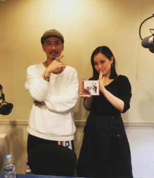 Shiho Watanabe Instagram - 4/5(金)スタート！毎週金曜日の深夜3時〜4時30分の90分間、ヒップホップを中心とした音楽ラジオ番組がスタートします！タイトルは『MUSIC GARAGE : ROOM101』。いつもよりちょっと間口を広げて、もう少し幅広いリスナーの方にアプローチしたいなと思っています📻初回のゲストは @jazeeminor さん✨
どうぞよろしくお願いします🙏🏻 #bayfm #ROOM_101 #radiohost #radioshow #hiphopradio