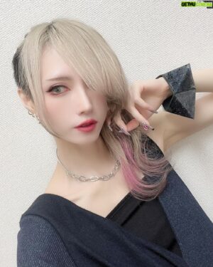Shiki Aoki Instagram - 先日新宿バルト9で行われた
TVアニメ #星屑テレパス 先行上映会に登壇させていただきました！
雷門瞬役を務めさせていただきます⚡️
アニメ放送は10月9日から！まもなく😚よろしくお願いします！

衣装
@atsushi.nakashima 
ヘアメイクは仲良しかき氷先輩のこばちゃん😚
@artz_jun.co 
珍しくドレッシー&スカート
髪の毛後ろまで飾ってもらった！