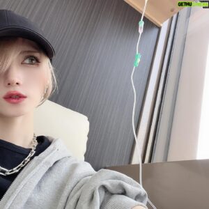 Shiki Aoki Instagram - 今週は青木的にてんこもりの週でした(まだ週の半分だけど)
しっかり美容点滴 ( @biyonai_official )も継続💪
今週はスーパー強ミノと白玉まぜまぜ
薬液がピンク色でびびったw
ビタミン系たっぷりの時はめっちゃ濃いオレンジ色なんだよねぇ

そしてめちゃくちゃかき氷にハマってしまっております
しかも1日3杯とか食べちゃってる🥺
また撮影に向けて減量開始なので、しばらくはおあずけ…冬はずんだの氷が食べたいな…🥲
かき氷の世界、深すぎて沼
フルーツ系より芋とかカボチャとかティラミスとか重いもったり系が好み
チーズ系の氷も食べてみたいな〜