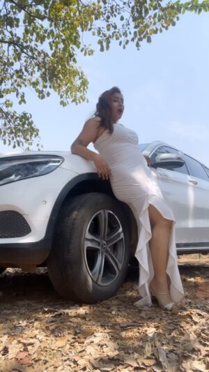 Shilpa Shinde Instagram - Aisa Koi Kaam nahi hai ,Jo main nahi karti 😎😜 #hardwork #reelsinstagram #funtimes #ShilpaShinde #thursday #thursdaymotivation #enjoy
