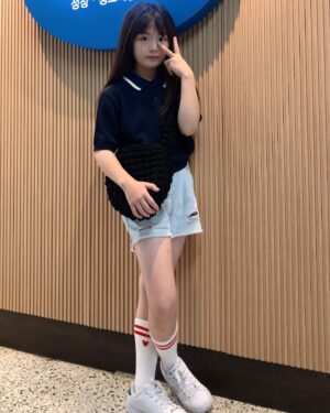 Shim Hye-yeon Instagram - 말라깡이가 되는건 울 혜연이가
다시 태어나야하니
건강하고 늘씬하게 크자앙😍😍

이번달도 어김없이 1cm 컸어요~
몸무게는 조금밖에 안늘고 
골격근량은 늘고~ 체지방은 줄고~🥳
열심히 노력해서 올해 145되어보자~~

사춘기호르몬 체크를 위해 피도 뽑았어요~
언제나 꼼꼼한 관리 감사드립니다~
@highki_1992 👍👍👍👍

.
.
.
.
.
.
.
.
.
.
.
.
#아역 #아역배우 #광고모델 #키즈모델