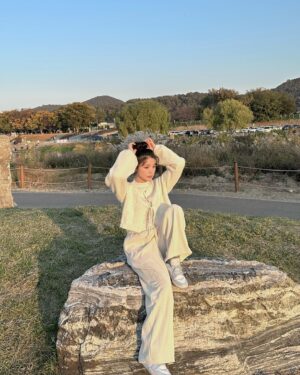 Shin Ga-eun Instagram - ⠀
퐁신퐁신 화이트 왕 따숩🥰🤍 

⠀
@nastyfancy_official  #NASTYFANCYCLUB #네스티팬시클럽 #nastyfancy_cluber #Y2K브랜드