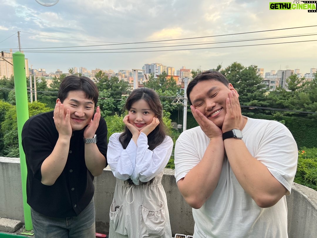 Shin Ga-eun - 2.9K Likes - ⠀
⠀
항상 즐거운 다우소 촬영장🥹
시간이 너무 부족해yo…
오래오래 갑시댜 ☀️🌿
민우오빠 소원 들어주기 완.ㅋㅋㅋㅋㅋㅋㅋㅋㅋㅋㅋ