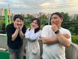 Shin Ga-eun Instagram - ⠀
⠀
항상 즐거운 다우소 촬영장🥹
시간이 너무 부족해yo…
오래오래 갑시댜 ☀️🌿
민우오빠 소원 들어주기 완.ㅋㅋㅋㅋㅋㅋㅋㅋㅋㅋㅋ