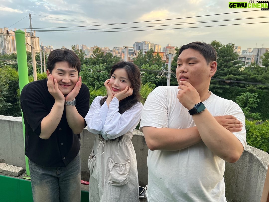 Shin Ga-eun - 2.9K Likes - ⠀
⠀
항상 즐거운 다우소 촬영장🥹
시간이 너무 부족해yo…
오래오래 갑시댜 ☀️🌿
민우오빠 소원 들어주기 완.ㅋㅋㅋㅋㅋㅋㅋㅋㅋㅋㅋ