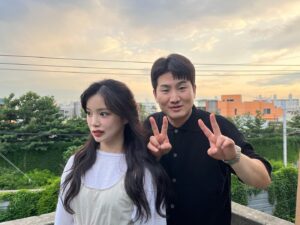Shin Ga-eun Instagram - ⠀
⠀
항상 즐거운 다우소 촬영장🥹
시간이 너무 부족해yo…
오래오래 갑시댜 ☀️🌿
민우오빠 소원 들어주기 완.ㅋㅋㅋㅋㅋㅋㅋㅋㅋㅋㅋ