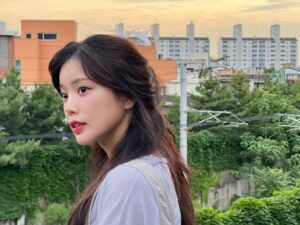 Shin Ga-eun Instagram - ⠀
#🍀 #감독님샷 #🌅