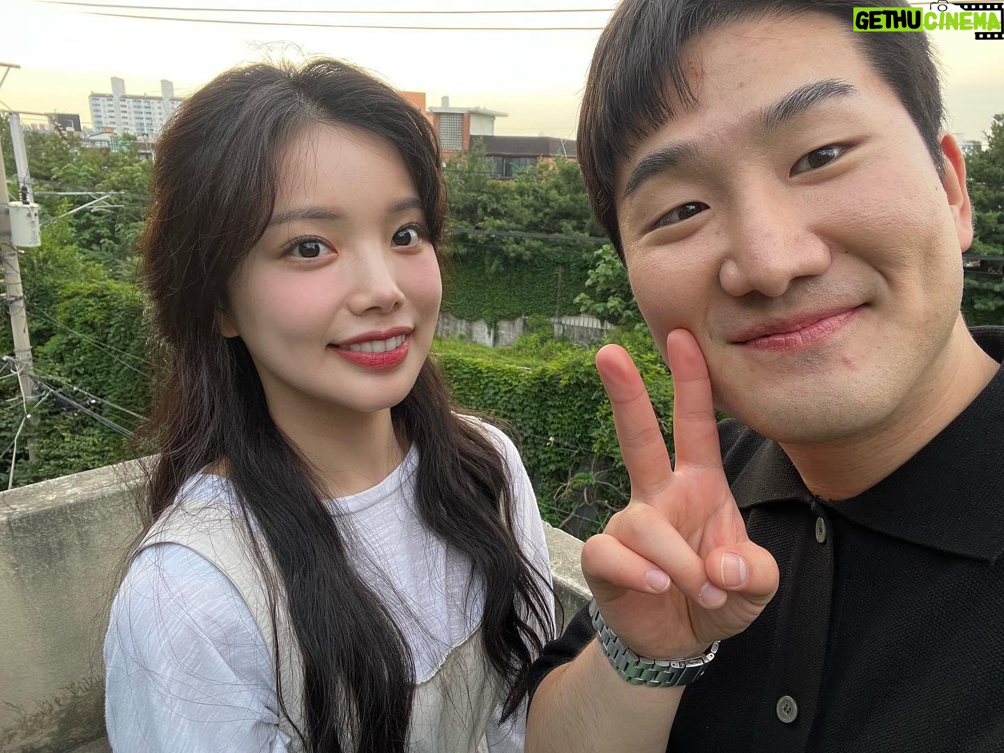 Shin Ga-eun - 2.9K Likes - ⠀
⠀
항상 즐거운 다우소 촬영장🥹
시간이 너무 부족해yo…
오래오래 갑시댜 ☀️🌿
민우오빠 소원 들어주기 완.ㅋㅋㅋㅋㅋㅋㅋㅋㅋㅋㅋ